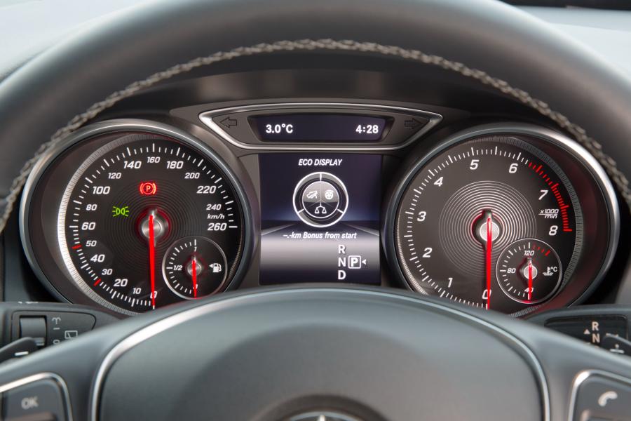 Панель приборов Mercedes-Benz GLA250 4Matic 2017 года  (AU) (фото 11 из 22)